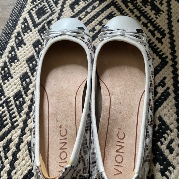 Vionic Minna Leopard Ballet Flats - Picture 5 of 7
